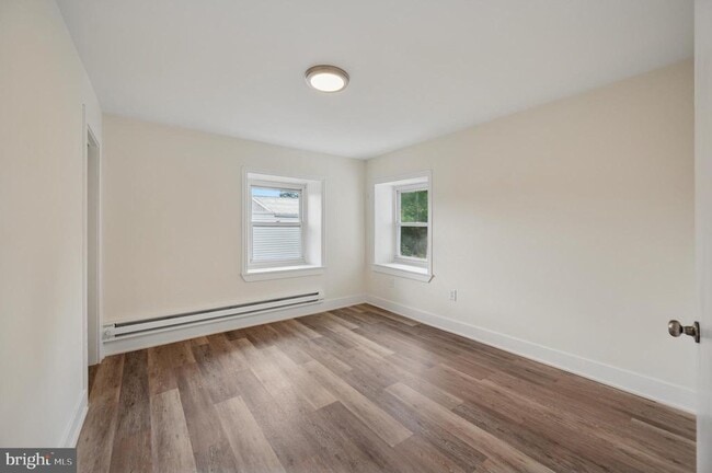Photo - 111 W Queen Ln Unit 3F
