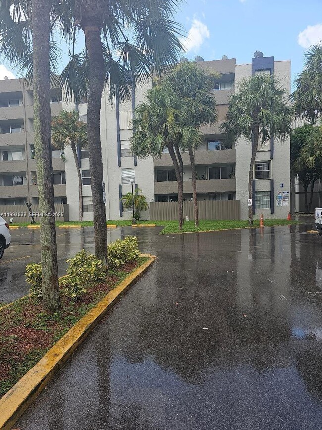 Photo - 10000 NW 80th Ct Unidad 2415