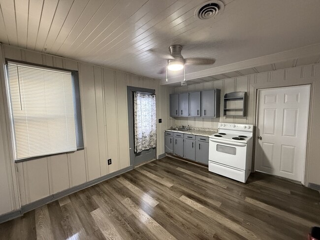 Photo - 102 Home Ave