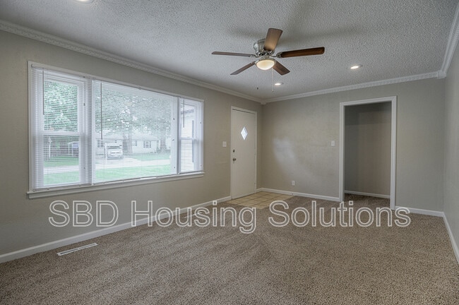 Photo - 505 NE 67th Pl