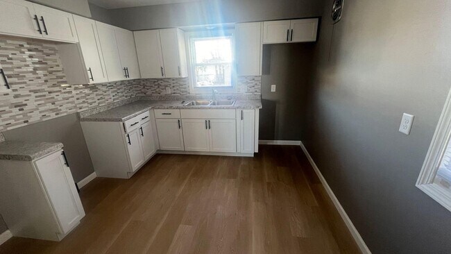 Photo - 5922 N 84th St