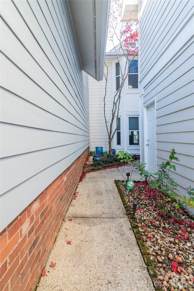 807 Greenleaf Ave