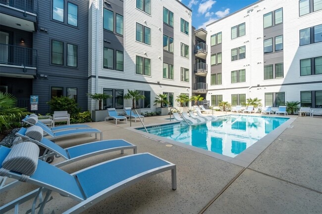 Photo - 1690 North Loop Unidad 322