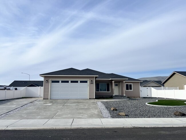 Building Photo - Modern Open Living in Ephrata