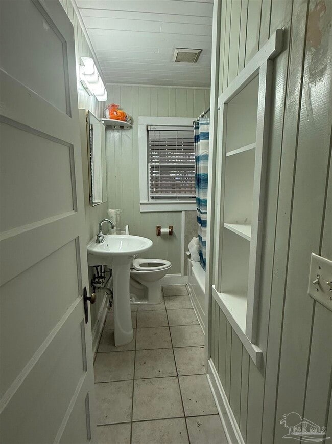 Photo - 307 E La Rua St