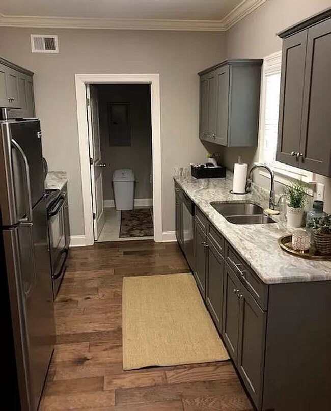 Photo - 4 Bed/4.5 Bath West End