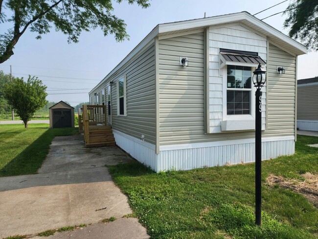 Building Photo - 99 Lincoln Dr