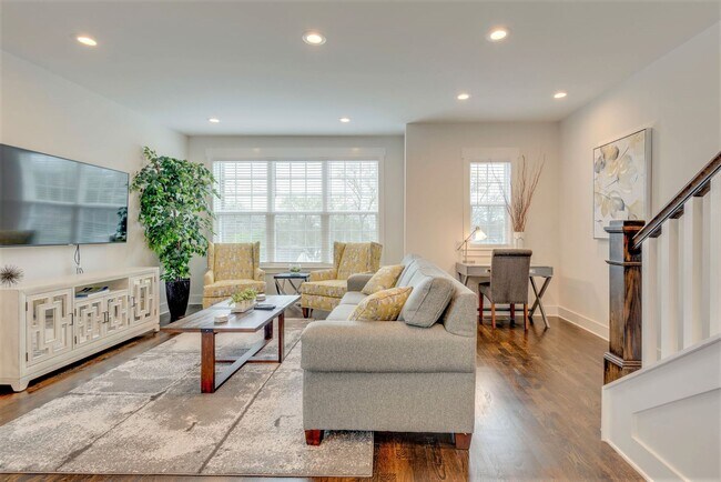Photo - 601 Ries Ave