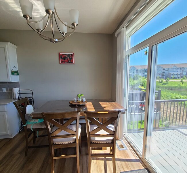 Photo - Beautiful 4bed 3.5bath End Unit Townhome With Walk-Out Basement!