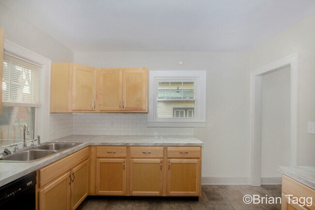 Photo - 77 Baylis St SW