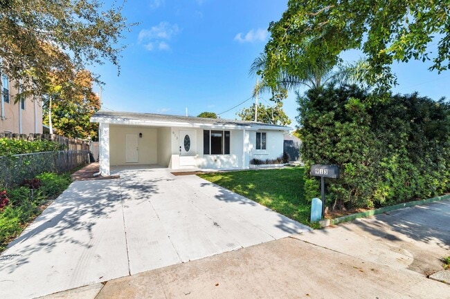 Photo - 913 Avon Rd