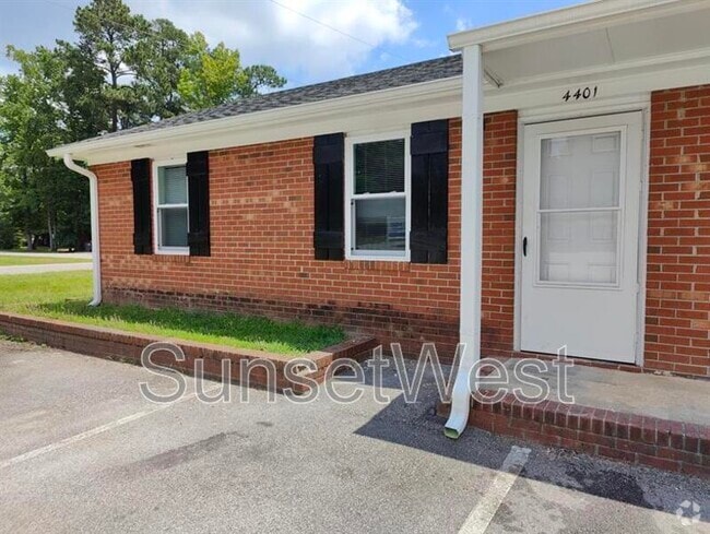 Building Photo - 4401 Layola Ave Rental
