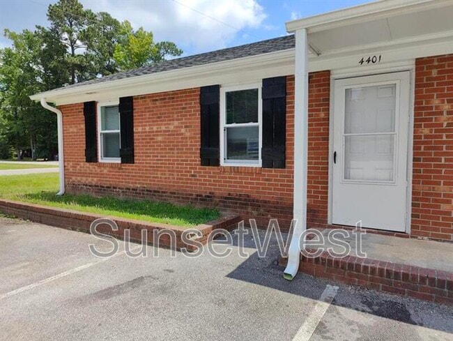 Building Photo - 4401 Layola Ave Rental