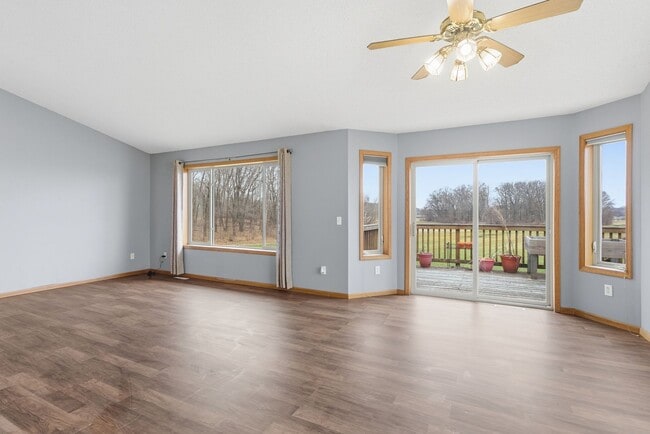 Photo - 1778 Klondike Dr NE
