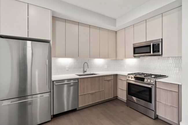 Building Photo - 3193 Washington St Unit 206