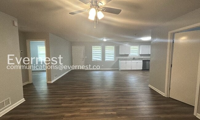 Photo - 715 W Creek Cir