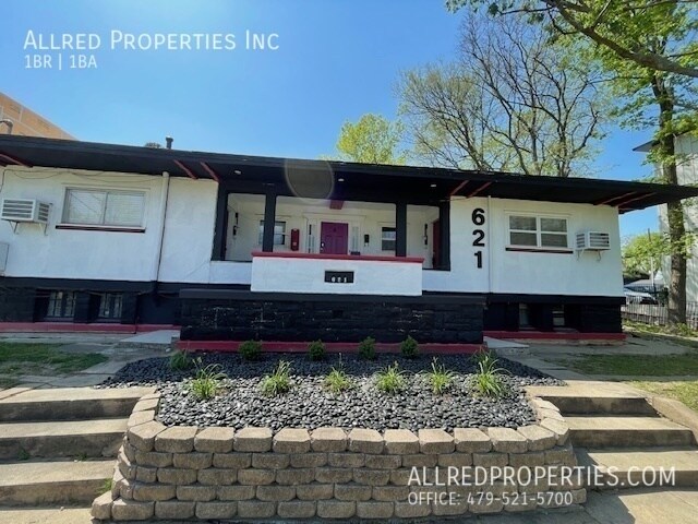 Building Photo - 621 N Leverett Unit 2