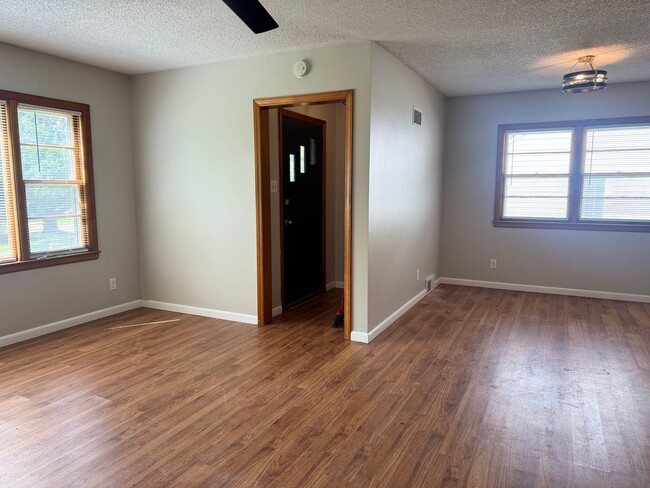 Photo - 724 Ratone St
