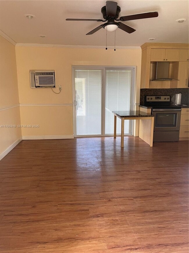 Photo - 1325 N 16th Ct Unit 1