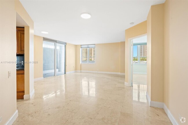 Building Photo - 701 Brickell Key Rental