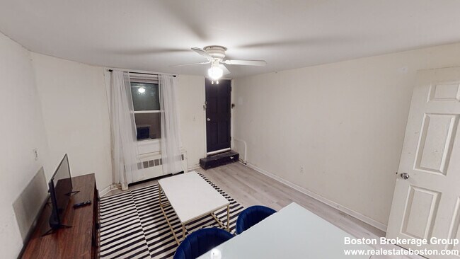Photo - 81 Windsor St