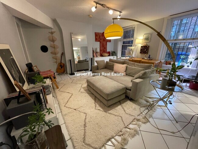 Photo - 429 Marlborough St Apartments Unit 1
