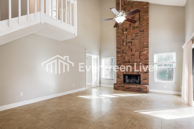 Photo - 373 River Chase Dr