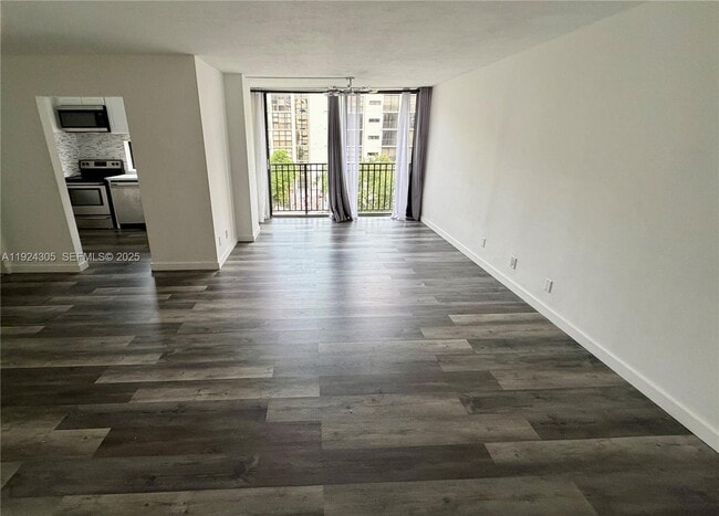 Building Photo - 16909 N Bay Rd Unit 504