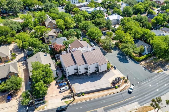 Building Photo - 1500 Woodlawn Blvd Unit 302