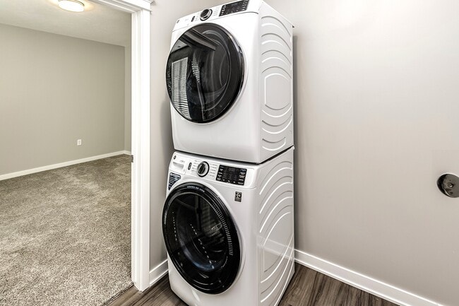 Photo - Deerfield Apartments & Chateaus