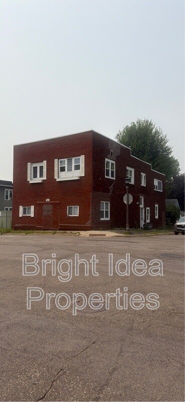Photo - 1051 Arkwright St N