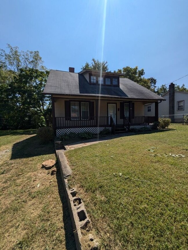 Building Photo - 3BD/1BA Single Family Home in Hickory