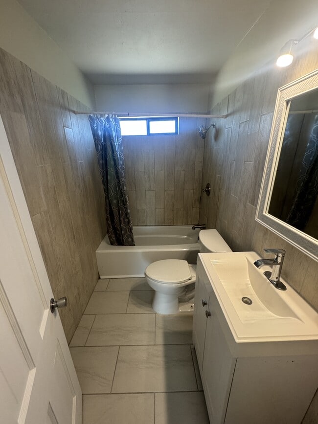 Photo - 1025 Crescent Dr