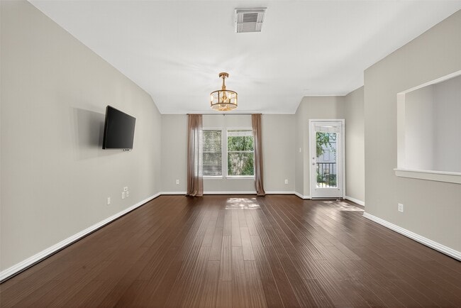 Building Photo - 1127 W 24th St