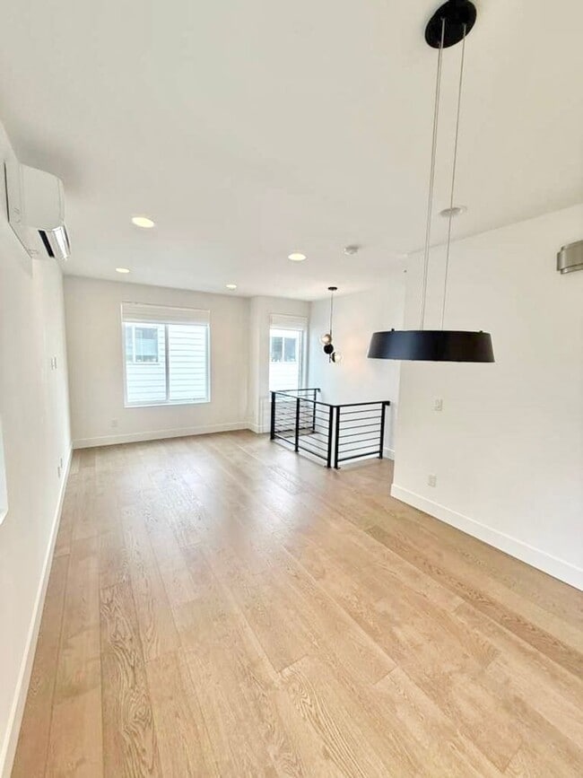 Photo - Modern Greenwood Townhome with Private Rooftop & Cascade Views