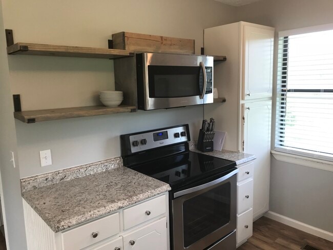 Photo - 558 Pin Hook Rd