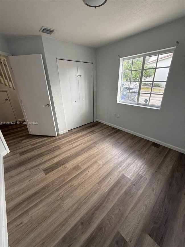 Photo - 582 SW 2nd Pl