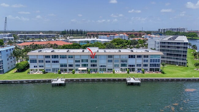 Building Photo - 52 Yacht Club Dr Unit 305