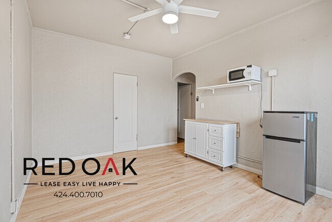 Photo - Delightful Bachelor with Lots of Natural S... Unit 306