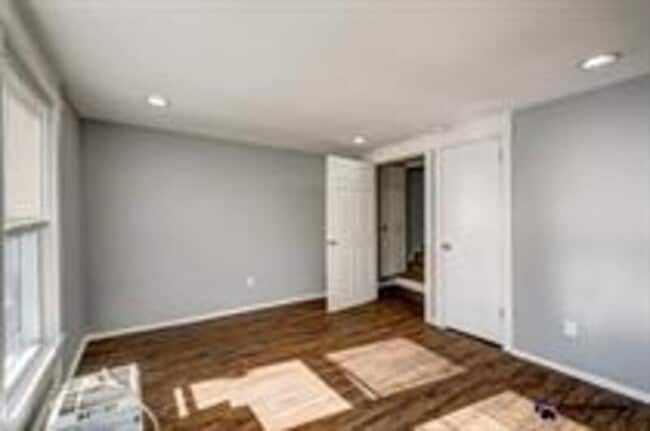 Photo - 255 W Union St
