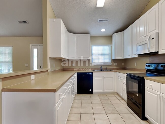 Photo - 132 Jupiter Ln