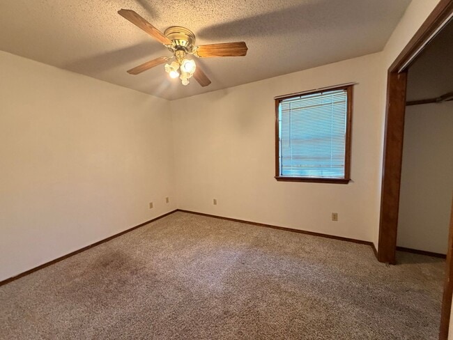 Photo - 1006 Nightingale Ln