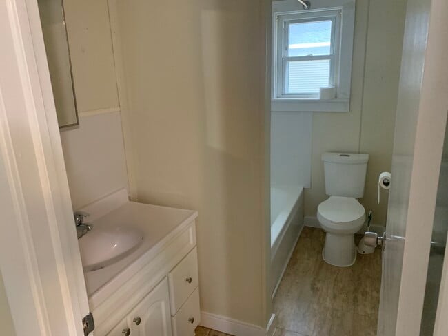 Bathroom - 711 Fern St