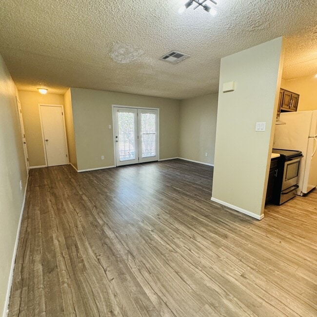 Photo - 6800 Camden Ln