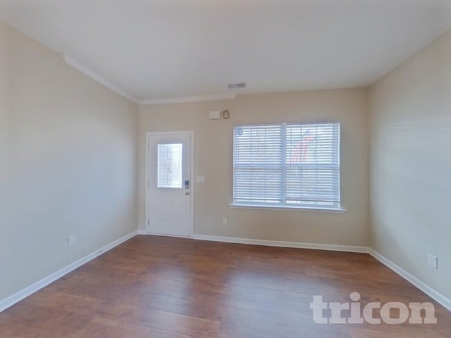 Photo - 228 Elmhaven Dr