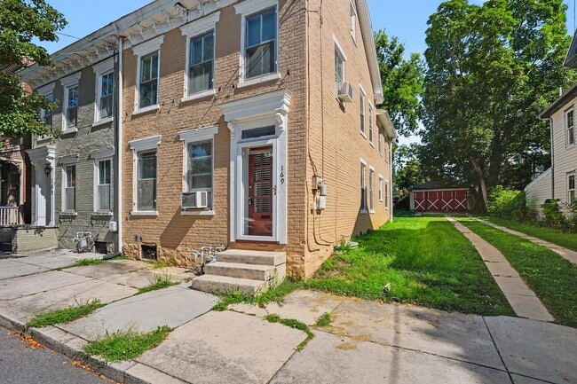 Photo - 169 E Pomfret St