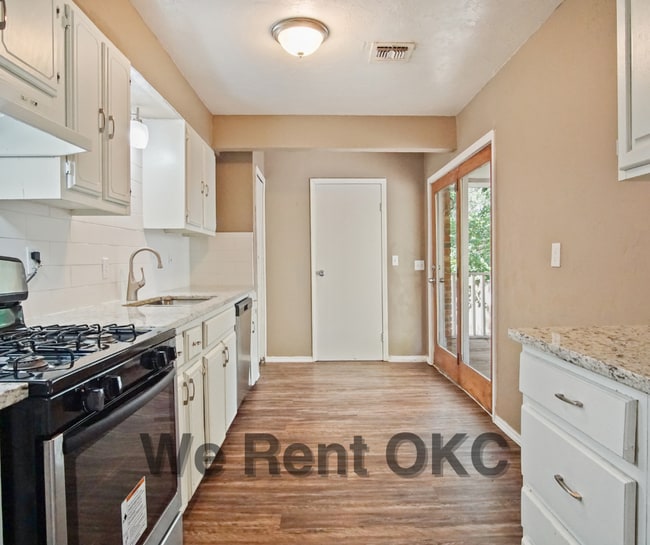 Photo - 1221 NE 43rd St