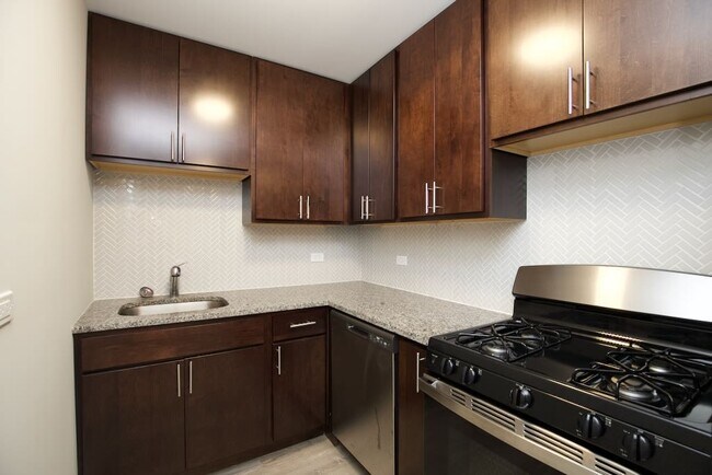 Photo - 535 W Surf St Unit 915