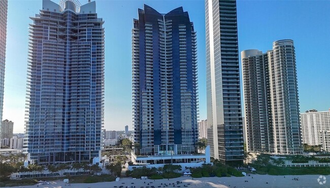 Building Photo - 17121 Collins Ave Unit 1406 Rental