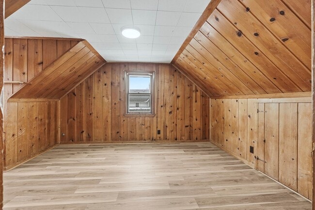 Photo - Spacious 4 Bedroom House with New Updates